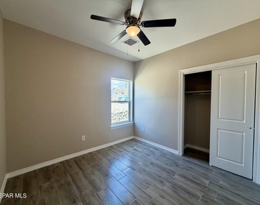 125 Palma Drive - Photo Thumbnail 4