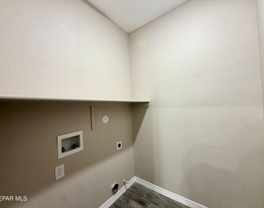 125 Palma Drive - Photo Thumbnail 10