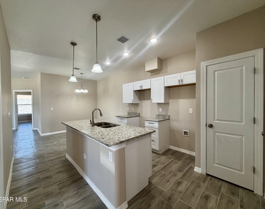 125 Palma Drive - Photo Thumbnail 6