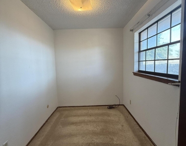 1709 Bruce Devlin Drive - Photo Thumbnail 20