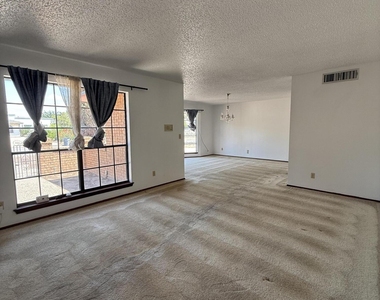 1709 Bruce Devlin Drive - Photo Thumbnail 6