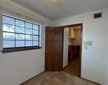 1709 Bruce Devlin Drive - Photo Thumbnail 21