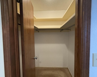 1709 Bruce Devlin Drive - Photo Thumbnail 39