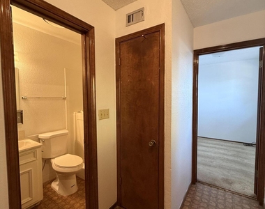 1709 Bruce Devlin Drive - Photo Thumbnail 19
