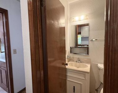 1709 Bruce Devlin Drive - Photo Thumbnail 16