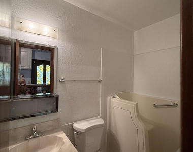 1709 Bruce Devlin Drive - Photo Thumbnail 17
