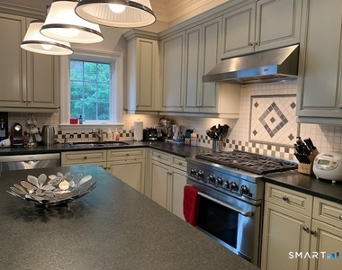 288 Davis Avenue - Photo Thumbnail 4