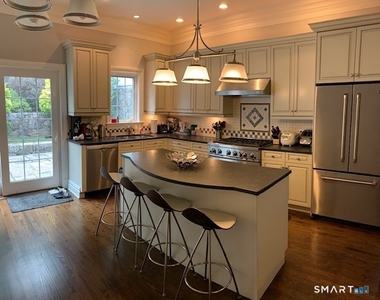 288 Davis Avenue - Photo Thumbnail 5