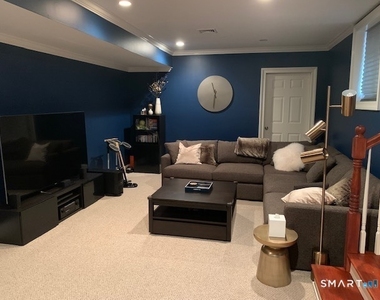 288 Davis Avenue - Photo Thumbnail 13