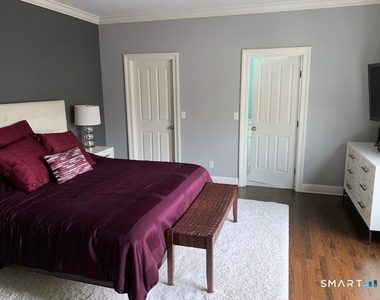 288 Davis Avenue - Photo Thumbnail 9