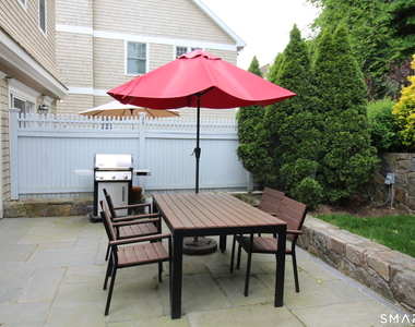 288 Davis Avenue - Photo Thumbnail 14