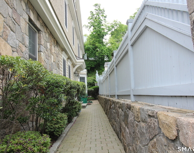 288 Davis Avenue - Photo Thumbnail 3