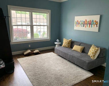 288 Davis Avenue - Photo Thumbnail 12
