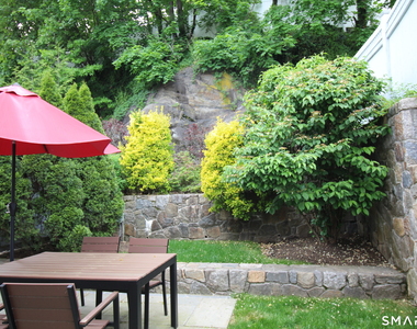 288 Davis Avenue - Photo Thumbnail 16