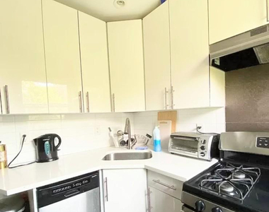 758 Willoughby Avenue - Photo Thumbnail 6