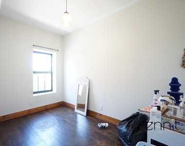 758 Willoughby Avenue - Photo Thumbnail 11