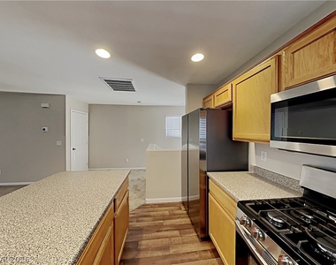10339 Ladybug Bend Street - Photo Thumbnail 3