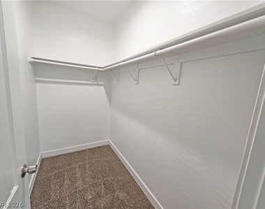 1121 Sixshooter Avenue - Photo Thumbnail 22