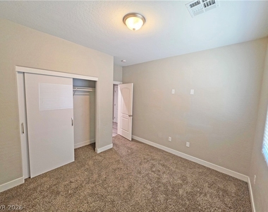 1121 Sixshooter Avenue - Photo Thumbnail 15