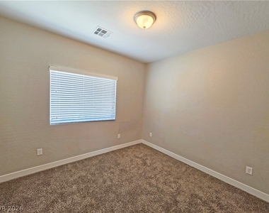 1121 Sixshooter Avenue - Photo Thumbnail 14