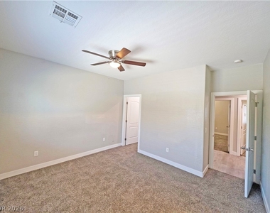 1121 Sixshooter Avenue - Photo Thumbnail 21