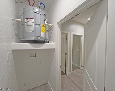 1121 Sixshooter Avenue - Photo Thumbnail 18