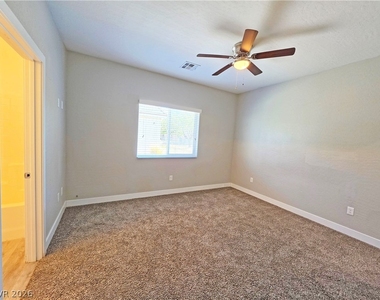1121 Sixshooter Avenue - Photo Thumbnail 19