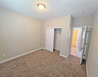 1121 Sixshooter Avenue - Photo Thumbnail 16