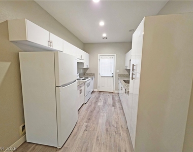 1121 Sixshooter Avenue - Photo Thumbnail 7