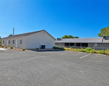 1121 Sixshooter Avenue - Photo Thumbnail 2