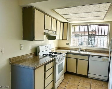 4338 Caliente Street - Photo Thumbnail 5