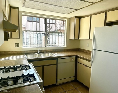 4338 Caliente Street - Photo Thumbnail 6