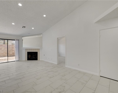 313 Crosswind Way - Photo Thumbnail 12