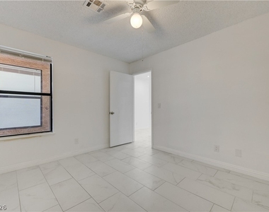 313 Crosswind Way - Photo Thumbnail 29