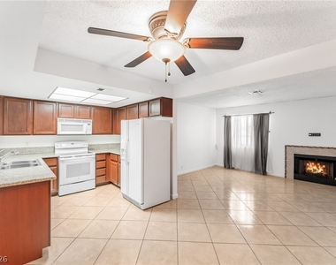 1701 E Katie Avenue - Photo Thumbnail 12