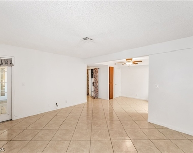 1701 E Katie Avenue - Photo Thumbnail 7