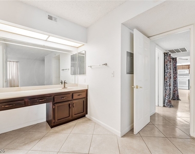 1701 E Katie Avenue - Photo Thumbnail 21