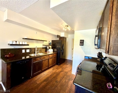 4509 Sirius Avenue - Photo Thumbnail 7