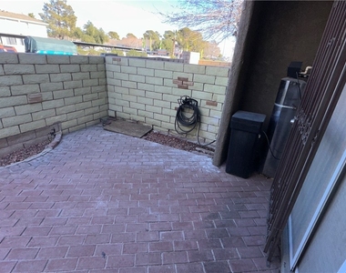 4509 Sirius Avenue - Photo Thumbnail 2