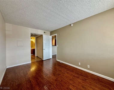 1381 E University Avenue - Photo Thumbnail 5