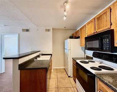 1381 E University Avenue - Photo Thumbnail 3