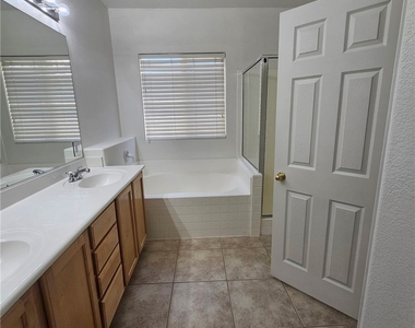 10922 Moonbeam Glow Lane - Photo Thumbnail 14