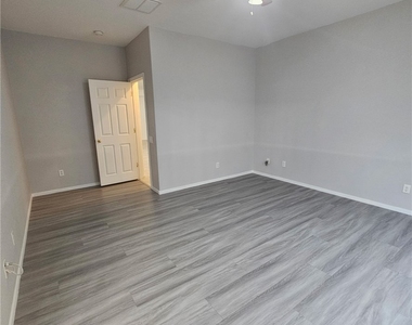 10922 Moonbeam Glow Lane - Photo Thumbnail 13