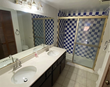 4706 Obannon Drive - Photo Thumbnail 12