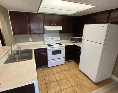 4706 Obannon Drive - Photo Thumbnail 6