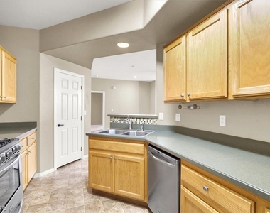 5855 Valley Drive - Photo Thumbnail 8
