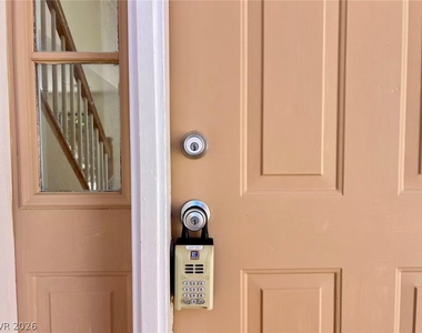 8284 W Rochelle Avenue - Photo Thumbnail 26