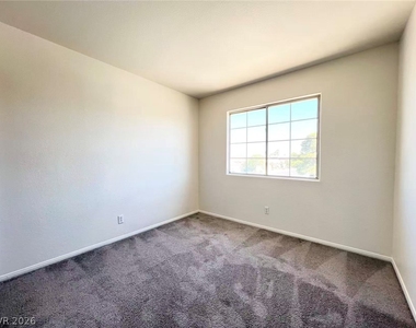 8284 W Rochelle Avenue - Photo Thumbnail 24