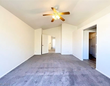 8284 W Rochelle Avenue - Photo Thumbnail 13