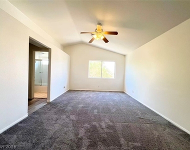 8284 W Rochelle Avenue - Photo Thumbnail 12